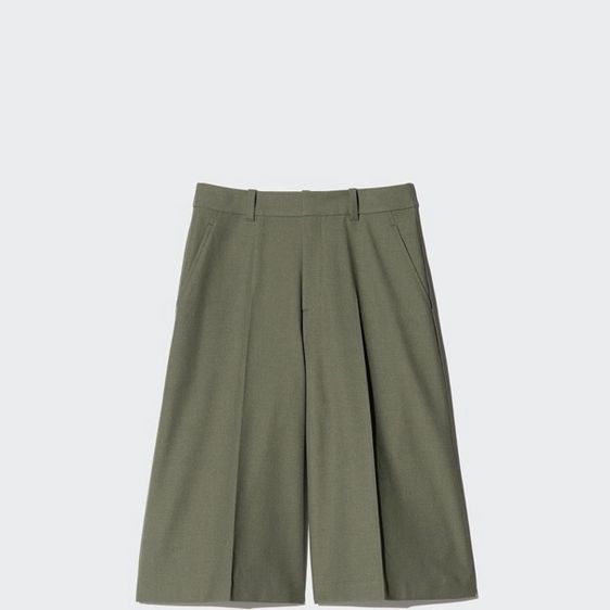 กางเกง Culottes Smart ของแบรนด์ UNIQLO เป็นกางเกงขาบานห้าส่วน ดีไซน์เรียบหรู ขาบานทรงกว้างสวยงาม