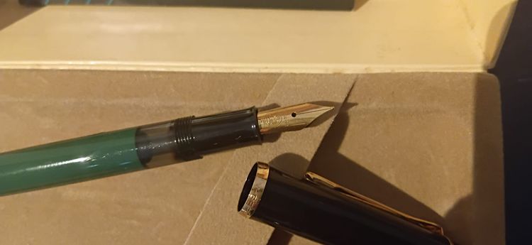 Vintage Pelikan Fountain Pen – Gold Nib – New Old Stock with Original Box รูปที่ 3