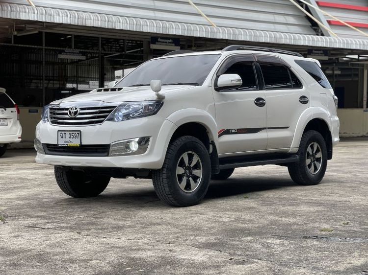 Toyota Fortuner 2014 3.0 V Utility-car ดีเซล ไม่ติดแก๊ส เกียร์อัตโนมัติ ขาว รูปที่ 3