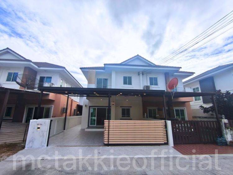 บ้านแฝดติดถนนหลักไร่กล้วย นาพร้าว ใกล้เจปาร์ค ศรีราชา โทร.061-4296494