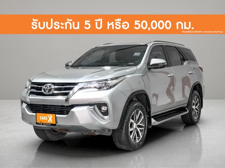 รถ Toyota Fortuner 2.4 V สี บรอนซ์เงิน