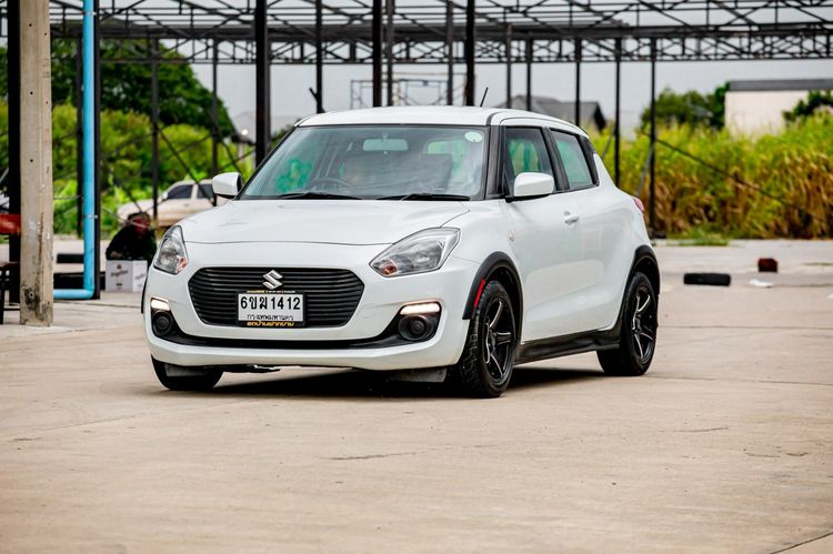 รถ Suzuki Swift 1.2 GL สี ขาว