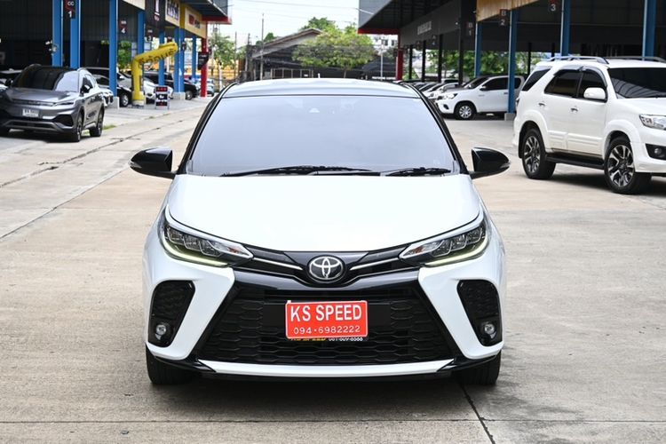 รถ Toyota Yaris 1.2 Sport Premium สี ขาว