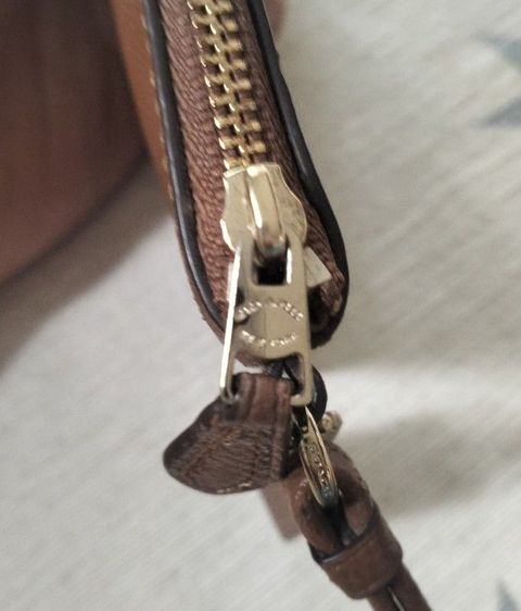 ขายกระเป๋าสตางค์ คล้องมือ Coach แท้100%Made in USA(เลหลังราคา300บาท) รูปที่ 3