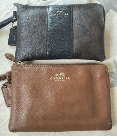 หนังแท้ น้ำตาล ขายกระเป๋าสตางค์ คล้องมือ Coach แท้100%Made in USA(ขาย2ชิ้นราคา700บาท)