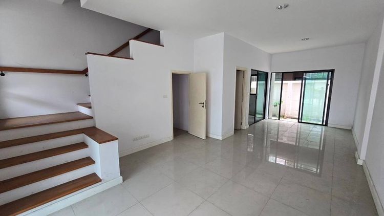 Narai Property ไม่มี ไม่ใช่ #ขายบ้าน ฟลอรา วงศ์สว่าง (Flora Wongsawang) 20 ตารางวา ทาวน์โฮม 3 ชั้นครึ่ง 3 ห้องนอน 3 ห้องนํ้า #ไม่เคยเข้าอยู่ #ใกล้MRTแยกติวานนท์ รูปที่ 3