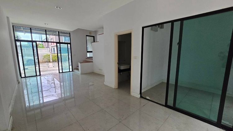 Narai Property ไม่มี ไม่ใช่ #ขายบ้าน ฟลอรา วงศ์สว่าง (Flora Wongsawang) 20 ตารางวา ทาวน์โฮม 3 ชั้นครึ่ง 3 ห้องนอน 3 ห้องนํ้า #ไม่เคยเข้าอยู่ #ใกล้MRTแยกติวานนท์ รูปที่ 4