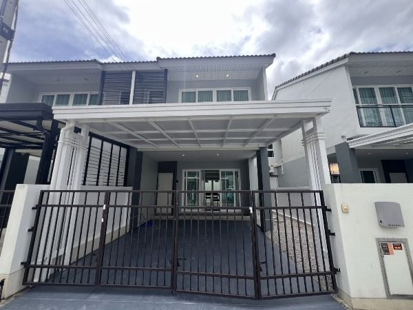 🏡✨ ให้เช่าทาวน์โฮม 2 ชั้น พร้อมเข้าอยู่ ใกล้โรงพยาบาลเกษมราษฎร์ เชียงราย