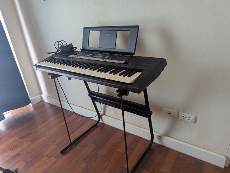 อื่นๆ คีย์บอร์ดไฟฟ้า Yamaha PSR-E243 + ขาตั้ง + adapter + ปลอกหุ้ม