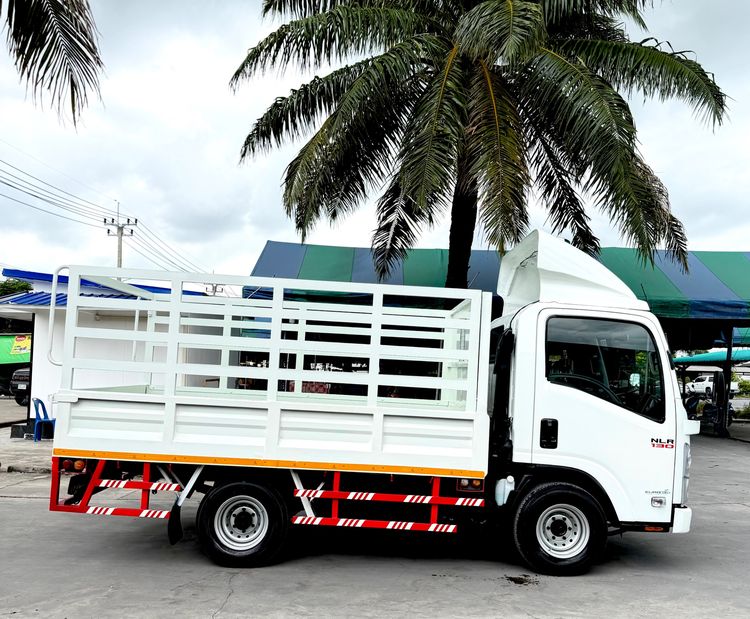 รถ ISUZU NLR 130 แรง ปี 2556 รถห้างแท้  (4 ล้อไม่ติดเวลา) รถสวย มือเดียว  กะบะคอกสูง ยาว 3.25  กว้าง 2.00ม.  รูปที่ 6
