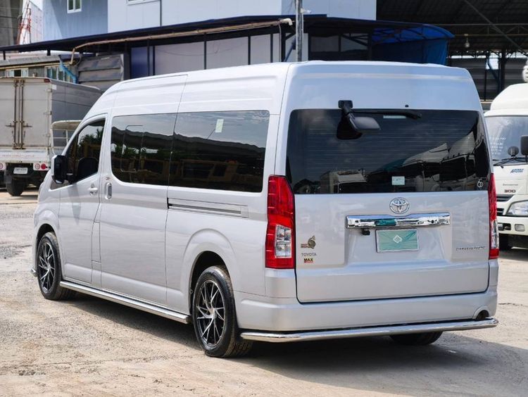 Toyota Commuter 2023 2.8 Van ดีเซล เกียร์อัตโนมัติ บรอนซ์เงิน รูปที่ 2