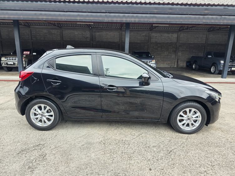 Mazda Mazda 2 2015 1.5 XD Sports High Sedan ดีเซล ไม่ติดแก๊ส เกียร์อัตโนมัติ ดำ รูปที่ 4