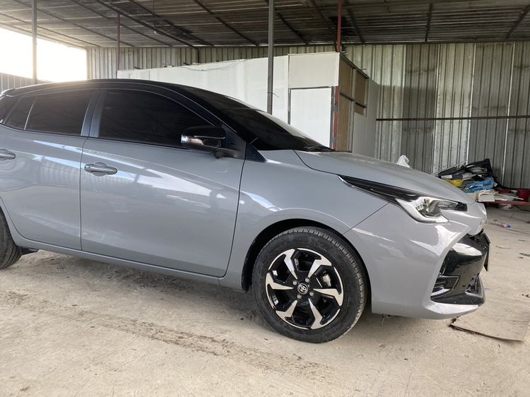 Toyota Yaris 2023 1.2 Premium Sedan เบนซิน ไม่ติดแก๊ส เกียร์อัตโนมัติ เทา รูปที่ 4