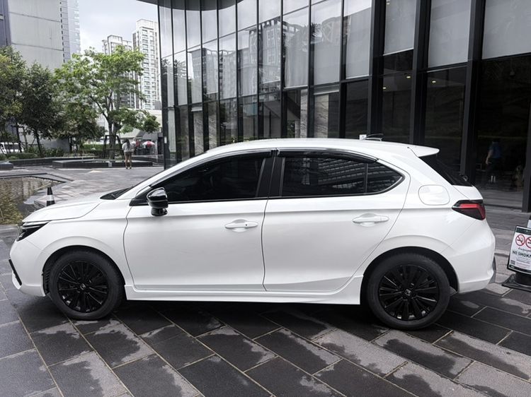 Honda City 2025 1.5 e:HEV RS Sedan ไฮบริด เกียร์อัตโนมัติ ขาว รูปที่ 2