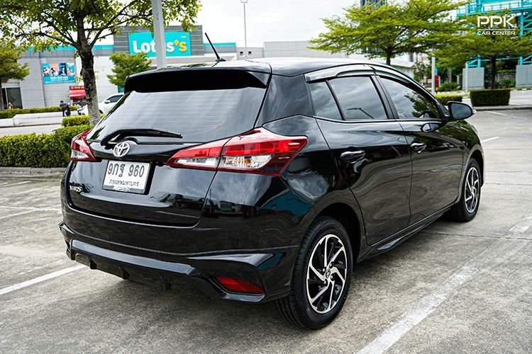 Toyota Yaris 2021 1.2 Sport Sedan เบนซิน ไม่ติดแก๊ส เกียร์อัตโนมัติ ดำ รูปที่ 4