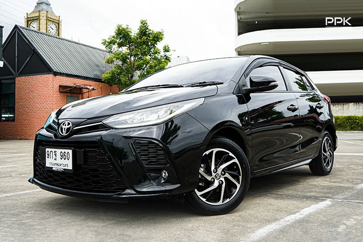 รถ Toyota Yaris 1.2 Sport สี ดำ