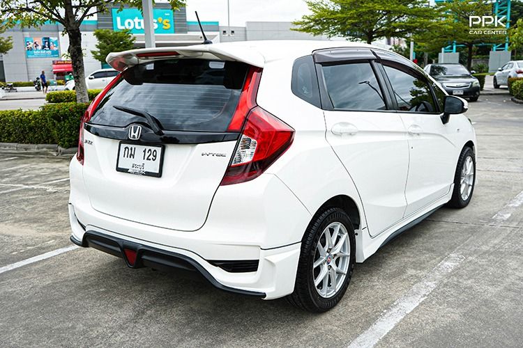 Honda Jazz 2017 1.5 S Sedan เบนซิน ไม่ติดแก๊ส เกียร์อัตโนมัติ ขาว รูปที่ 4