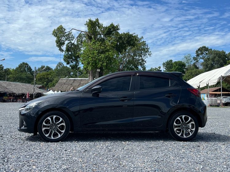 Mazda Mazda 2 2015 1.5 XD Sports High Plus Sedan เบนซิน ไม่ติดแก๊ส เกียร์อัตโนมัติ ดำ รูปที่ 4