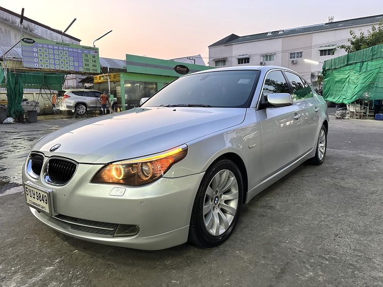 รถ BMW Series 5 520d สี บรอนซ์เงิน