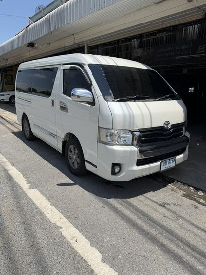 รถ Toyota Ventury 3.0 G สี ขาว