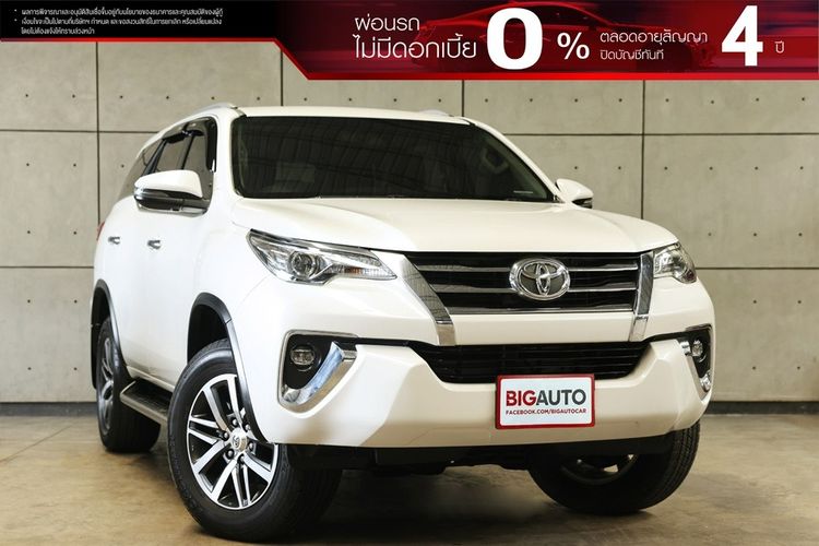 รถ Toyota Fortuner 2.4 V สี ขาว