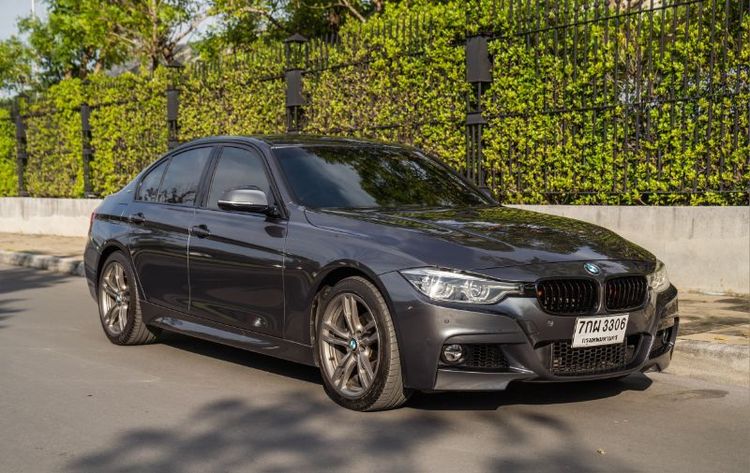 รถ BMW Series 3 330e สี เทา