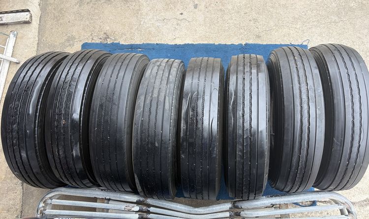 Bridgestone 825r16 รุ่นr156 มี 8เส้น  ปี 22 ถึงปี25 ครบชุด radial รวม 8เส้น รูปที่ 2