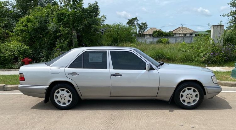 Mercedes-Benz E-Class 1996 E280 Sedan เบนซิน ไม่ติดแก๊ส เกียร์อัตโนมัติ บรอนซ์เงิน รูปที่ 3