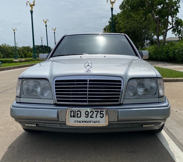 รถ Mercedes-Benz E-Class E280 สี บรอนซ์เงิน