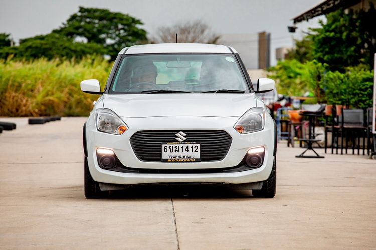 รถ Suzuki Swift 1.2 GL สี ขาว