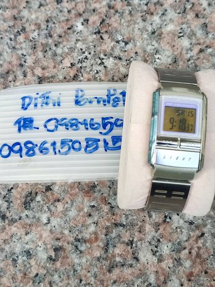 Vintage Casio 1605 LA-200 ระบบ LCD Digital Quartz  ทรงสี่เหลี่ยม  ขนาด 25 มม