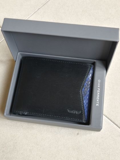 Giant ferrante wallet