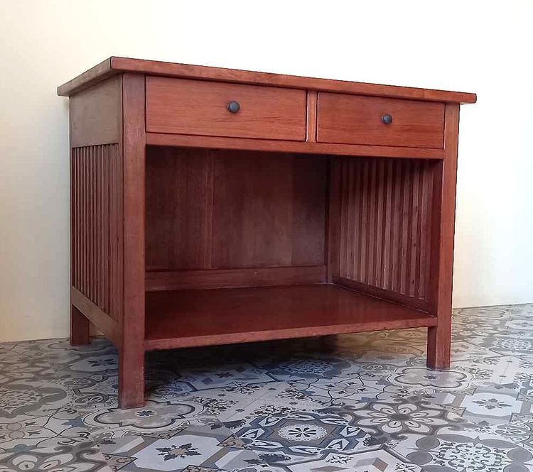 SIDE CHEST