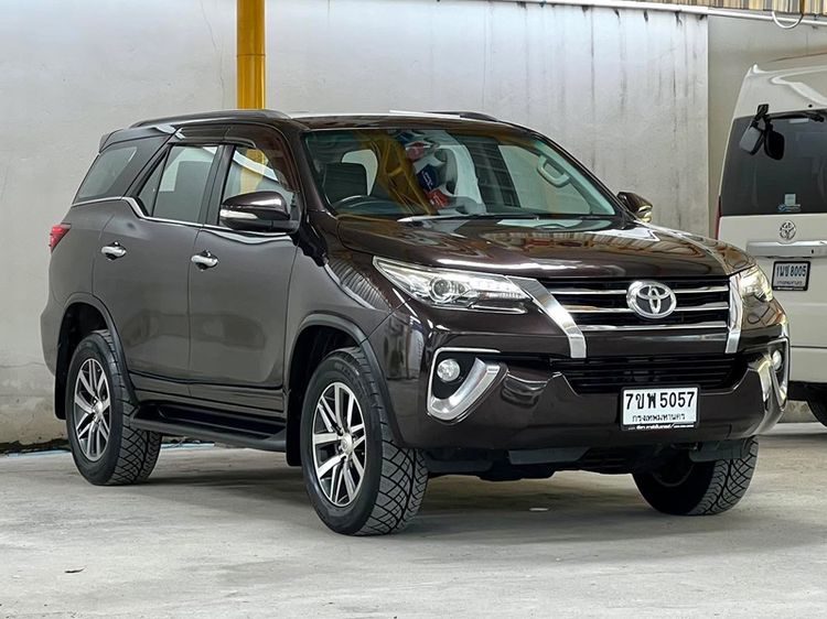 Toyota Fortuner 2017 2.8 V Utility-car ดีเซล ไม่ติดแก๊ส เกียร์อัตโนมัติ น้ำตาล