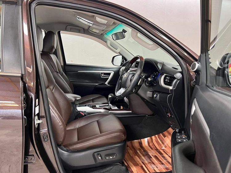 Toyota Fortuner 2017 2.8 V Utility-car ดีเซล ไม่ติดแก๊ส เกียร์อัตโนมัติ น้ำตาล รูปที่ 4