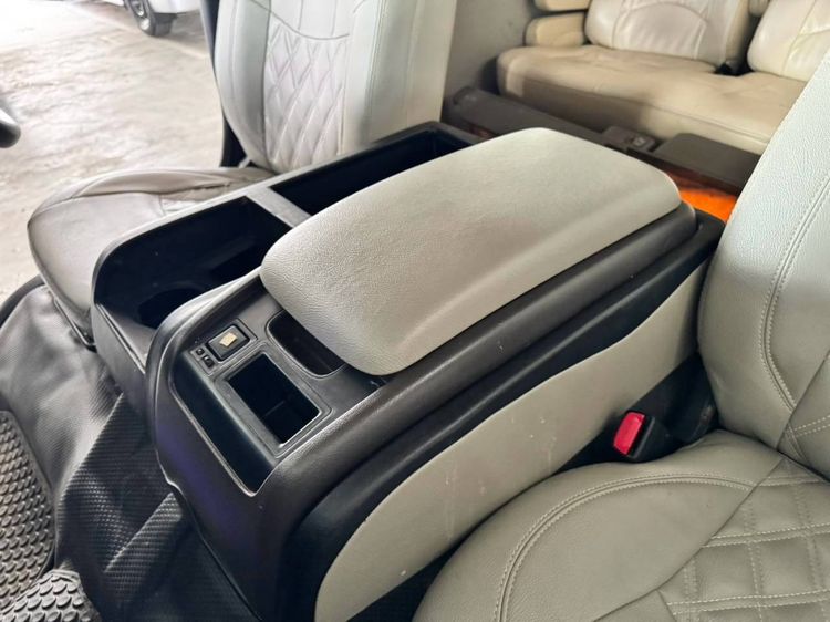 Toyota Commuter 2017 3.0 Van ดีเซล ไม่ติดแก๊ส เกียร์ธรรมดา ขาว รูปที่ 3