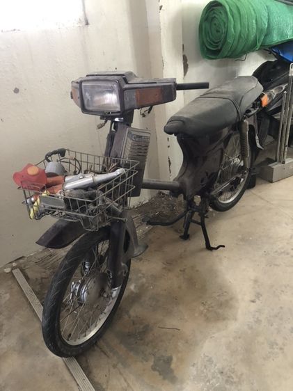 Honda C90 Custom