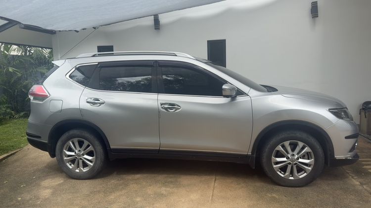 รถ Nissan X-Trail 2.0 V 4WD สี เทา