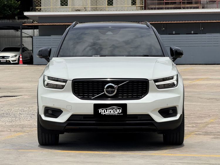 Volvo XC40 2021 Recharge 1.5 T5 R-Design Expression Utility-car ไฮบริด ไม่ติดแก๊ส เกียร์อัตโนมัติ ขาว รูปที่ 4