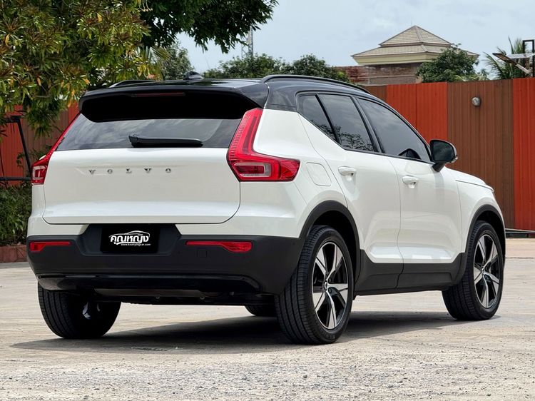 Volvo XC40 2021 Recharge 1.5 T5 R-Design Expression Utility-car ไฮบริด ไม่ติดแก๊ส เกียร์อัตโนมัติ ขาว รูปที่ 2