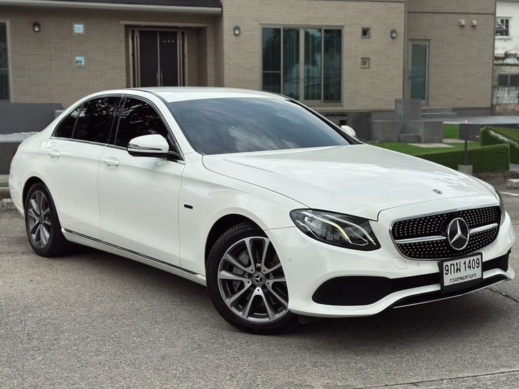 Mercedes-Benz E-Class 2020 E350 Sedan ปลั๊กอินไฮบริด (PHEV) เกียร์อัตโนมัติ ขาว รูปที่ 3