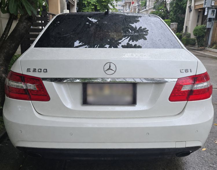 Mercedes-Benz E-Class 2011 E200 CGI Sedan เบนซิน เกียร์อัตโนมัติ ขาว รูปที่ 3