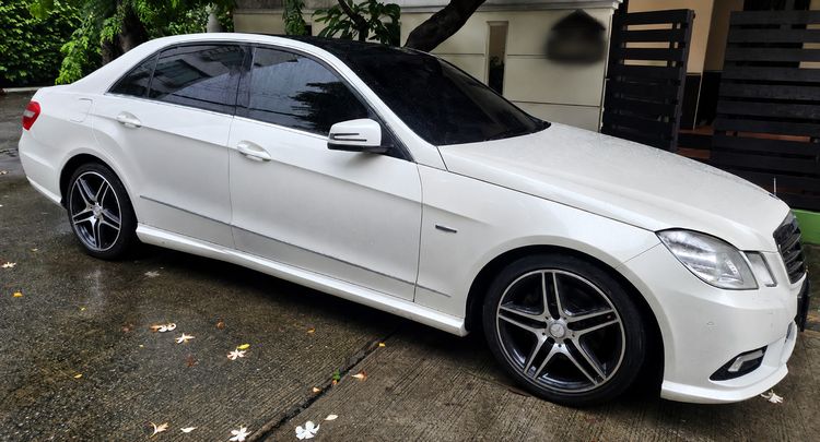 Mercedes-Benz E-Class 2011 E200 CGI Sedan เบนซิน เกียร์อัตโนมัติ ขาว รูปที่ 2