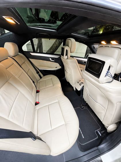 Mercedes-Benz E-Class 2011 E200 CGI Sedan เบนซิน เกียร์อัตโนมัติ ขาว รูปที่ 4