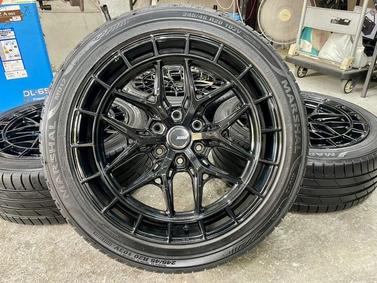 20" ล้อ SSW ขอบ 20” 6 รู 130 กว้าง 8.5 ET40 ใส่ MAJESTY HIACE หน้ายาวยาง MARSHAL 245-45R20 ปี 25 ดอกยางสวยสวย