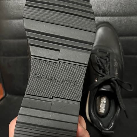 รองเท้าผ้าใบหนังPU สีดำ โลโก้ เงิน MICHAEL KORS รูปที่ 8