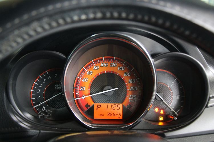 Toyota Yaris 2015 1.2 G Utility-car เบนซิน ไม่ติดแก๊ส เกียร์อัตโนมัติ ส้ม รูปที่ 4