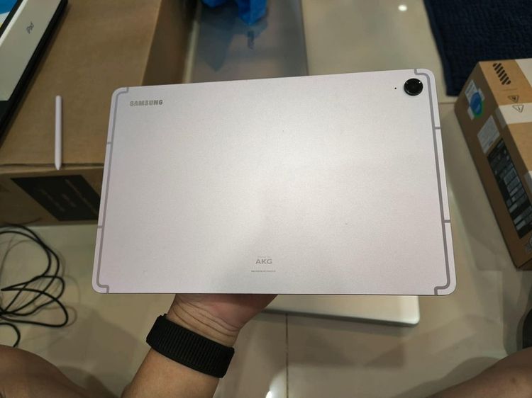 128 GB Samsung galaxy tab S9 (wifi+cellular) 8/128 เดิมๆ ใช้งานปกติ รอยนิดหน่อย สอบถามได้คัฟ