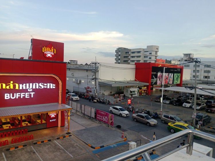 ขายที่ดินนวมินทร์ 70 แยก 3 หลังตลาดปัฐวิกรณ์โซนที่เป็น jc mallมาเช่าสวยเชียวด้านหน้า 3 ไร่ 2 งาน 78 ตารางวาแป้งสี่เหลี่ยมสวยลงทุนทำคอนโดขายหมดแน่ๆราคามาคุยกัน