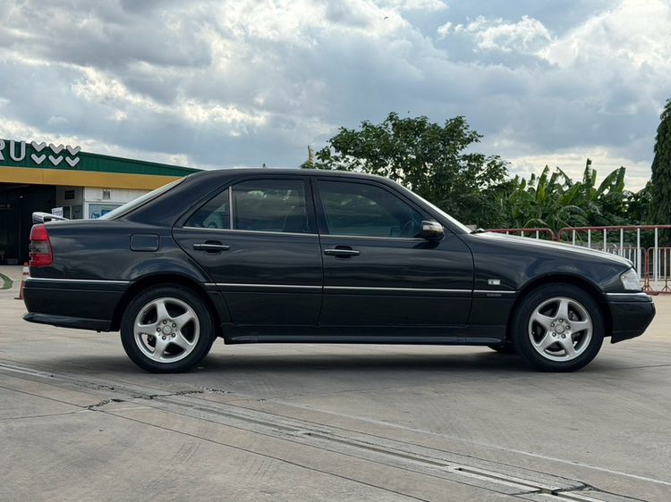 Mercedes-Benz C-Class 1996 C220 Sedan เบนซิน ไม่ติดแก๊ส เกียร์อัตโนมัติ ดำ รูปที่ 3
